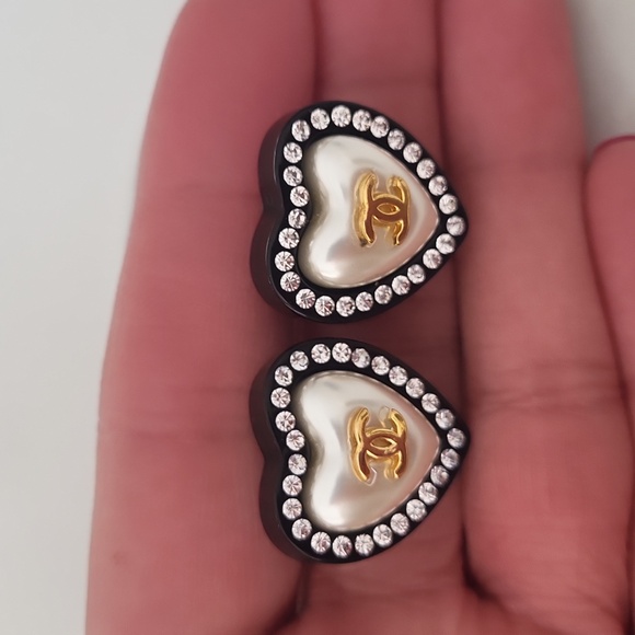 Chanel Black and Gold Heart Earrings - Picture 5 of 6